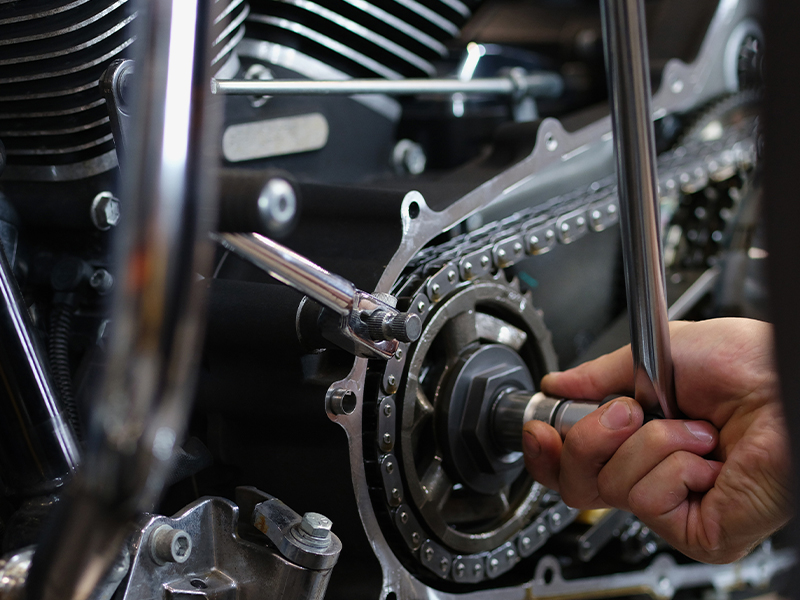 Mi a különbség a racsnis csavarkulcs és a nyomatékkulcs között?